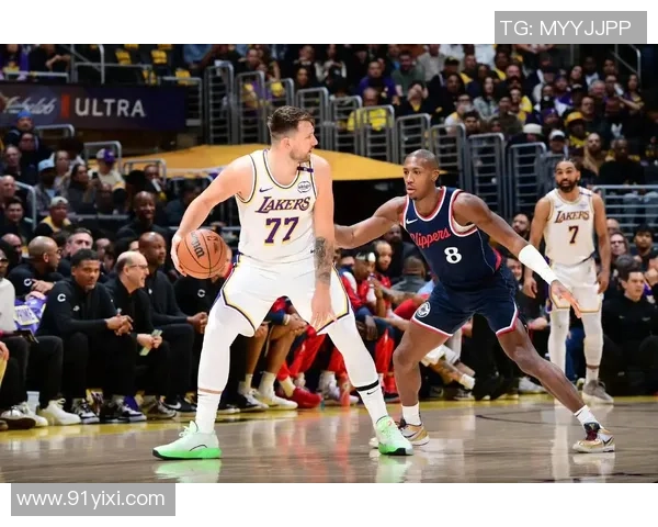 湖人快船1999年对决回顾：经典比赛中的传奇瞬间与球星表现分析